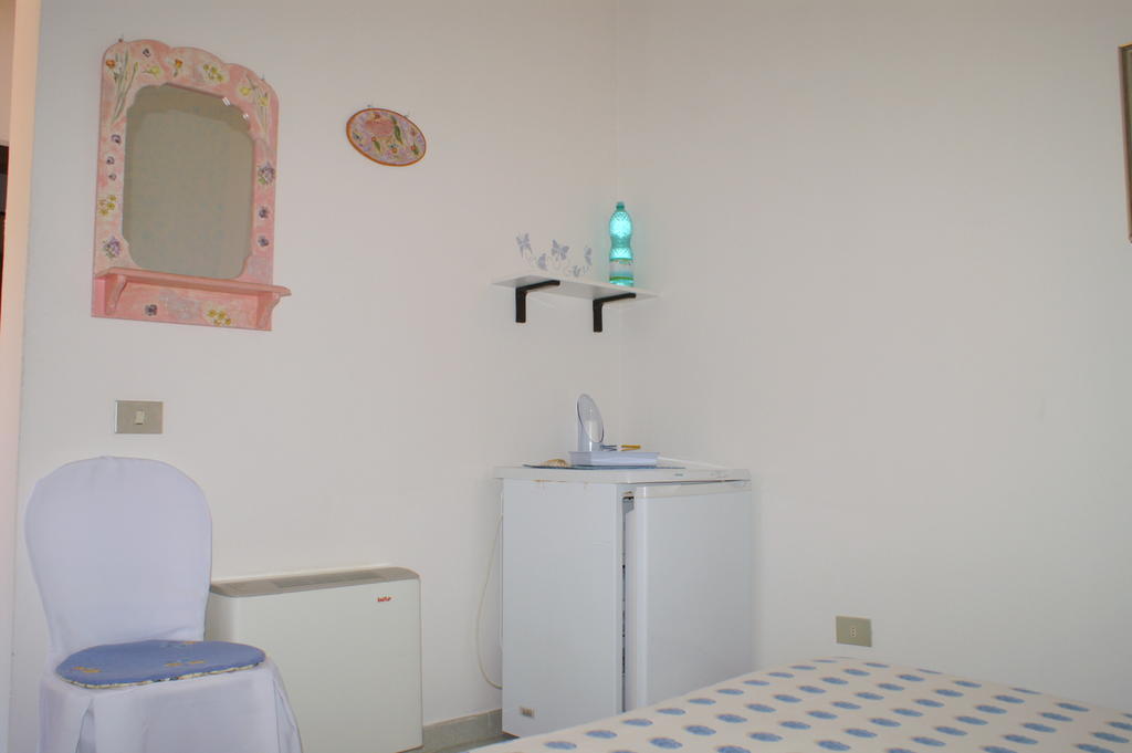 Tharros B&B San Giovanni di Sinis Phòng bức ảnh